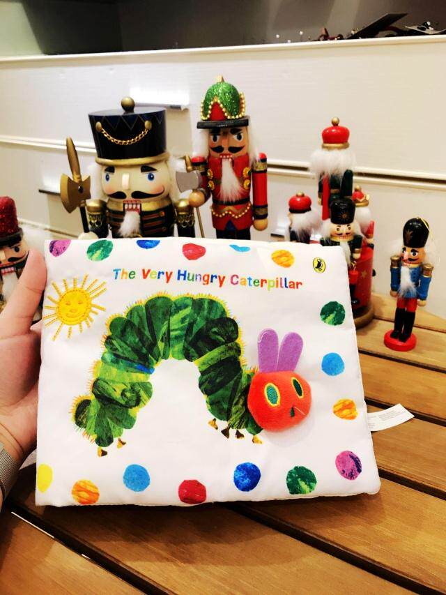 American illustrator Eric Carle Good-hungry caterpillar hand-painted English Cubist Book of Books