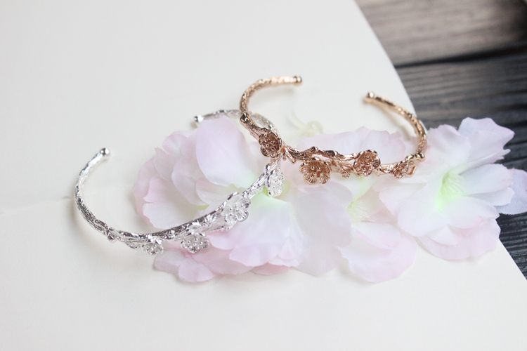 Vòng tay phong cách cổ xưa Phụ kiện Hanfu cành hoa mận ba vòng tay trang sức - Vòng đeo tay Cuff vòng gỗ trầm hương
