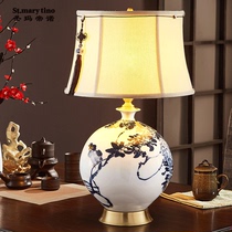 Jingdezhen hand-painted blue and white ceramic table lamp new Chinese living room decorative lamp study bedroom bedside lamp full copper table lamp