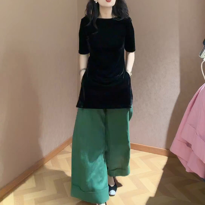 Fashionable and Simple Summer Outfit for Women, Featuring a Relaxed and Casual Feel, with a Slit Short-Sleeve T-Shirt Top and Wide-Leg Pants Two-Piece Set