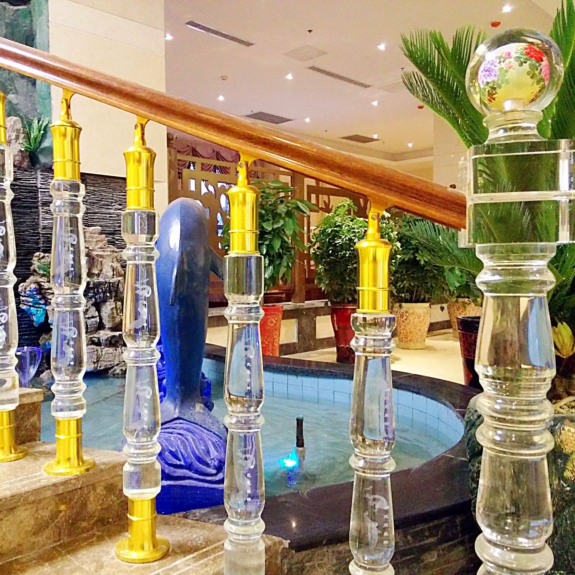 Crystal stair handrail Column Duplex attic balcony railing Hotel villa bar KTV Crystal glass handrail