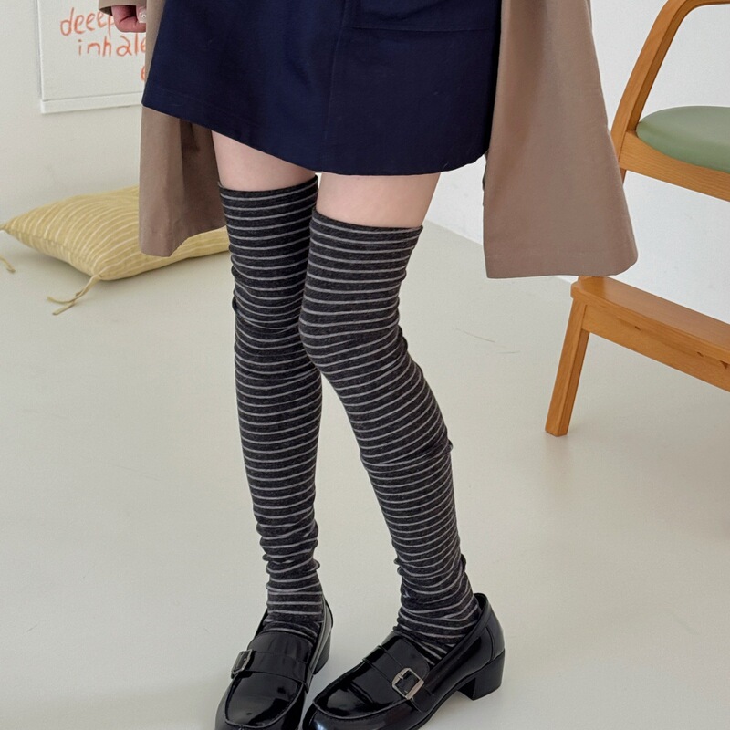 Retro Striped Stirrup Socks with Fabric Label, Striped Slouchy Long Socks, Japanese Style, Lazy Vibe, Paired with Loafers Leg Warmers Retro Striped Stirrup Socks with Fabric Label, Striped Slouchy Long Socks, Japanese Style, Lazy Vibe, Paired with Loafers Leg Warmers