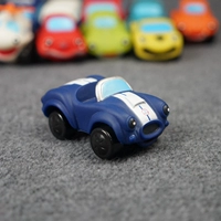 Синий гоночный автомобиль