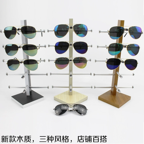 Стенд, солнцезащитные очки, трубка