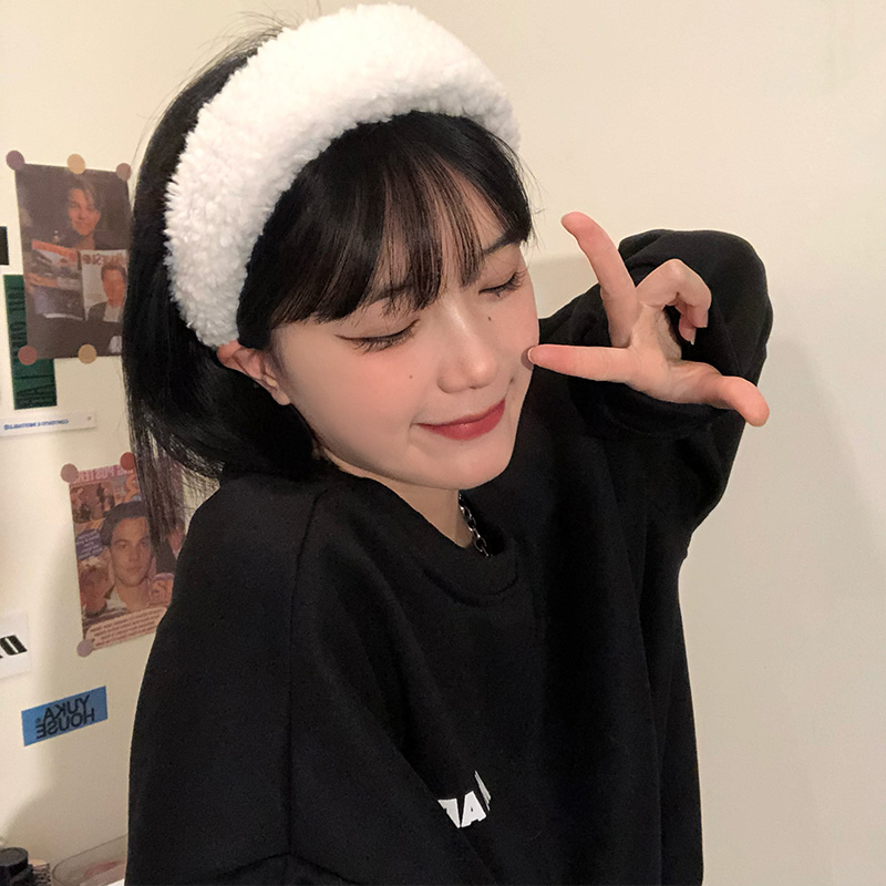 Plush Autumn Winter Lamb Hair Stirrup Hair Stirrup Style 100 Hitchhiking White Hairy Winter Hair Stirrup With Wide Side Hair Band