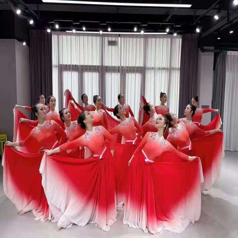 Chinese singing in the lights opens the modern dance dress dress and dance dress with the dance