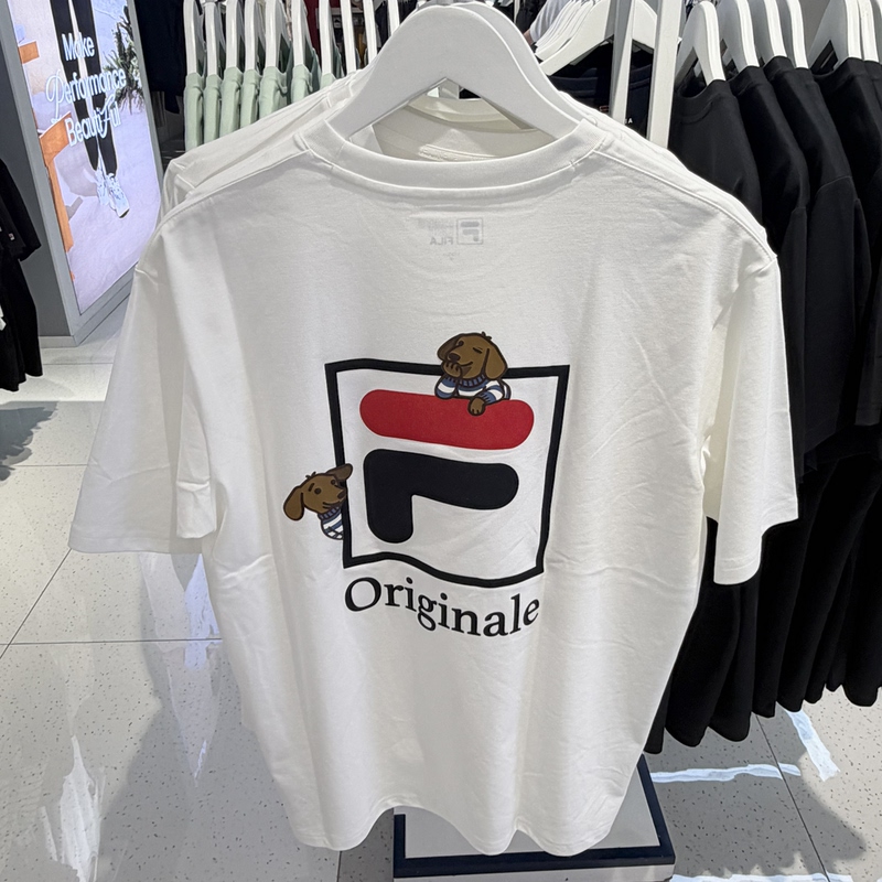 Fila Men's T-Shirt 26 Summer New Style Dachshund Series Short-Sleeved Casual Sports F61M629103Fwt Fila Men's T-Shirt 26 Summer New Style Dachshund Series Short-Sleeved Casual Sports F61M629103Fwt