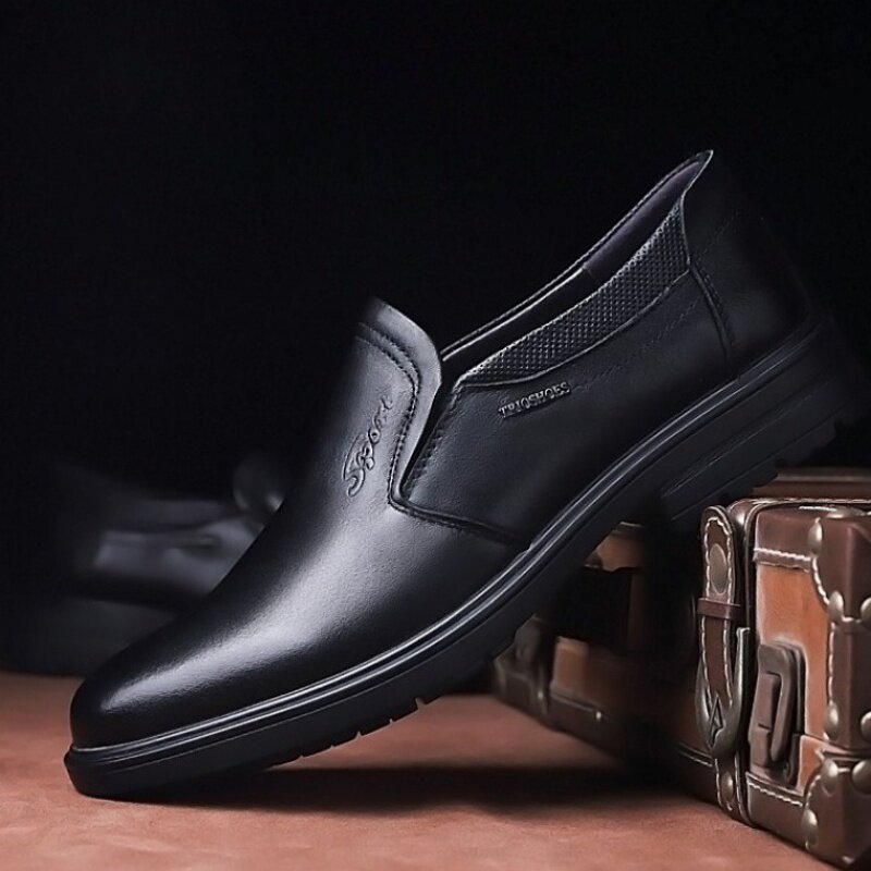 Men's shoes spring 2020 new leather shoes men's Korean leather casual shoes trend and one sloth shoes