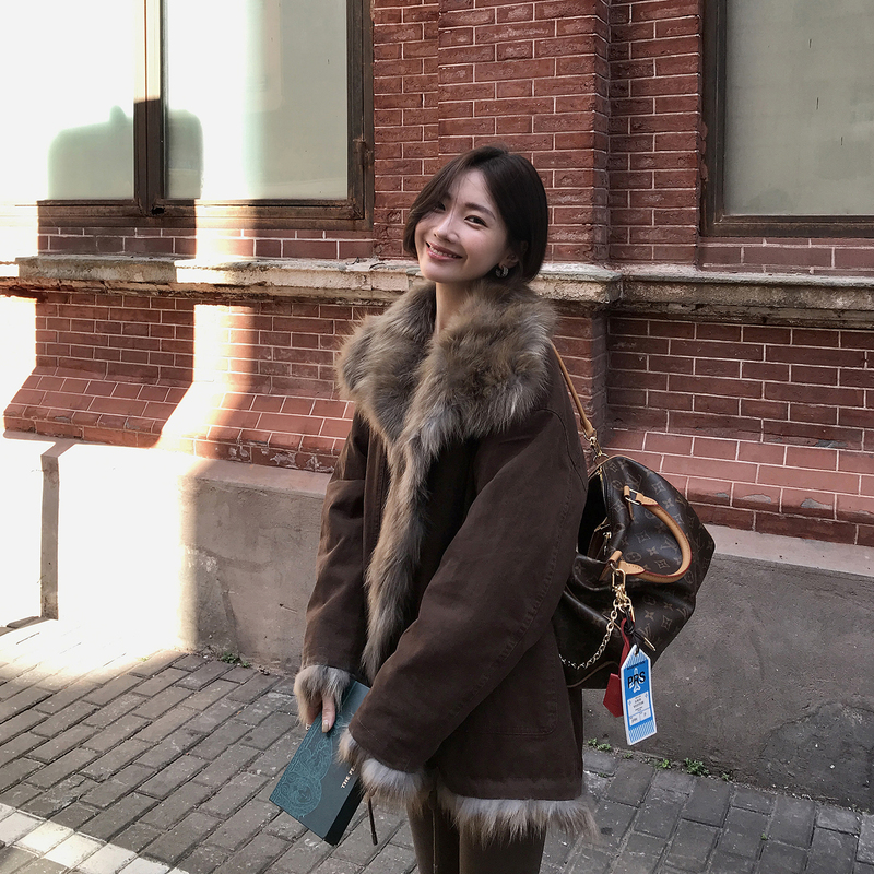 Linlin Fur's Winter Parka: Raccoon Fur Lined, Reversible Vintage Parka, Barn Style Fur Coat for Women Linlin Fur's Winter Parka: Raccoon Fur Lined, Reversible Vintage Parka, Barn Style Fur Coat for Women