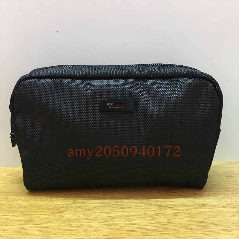 New products promotion Black men and women Tammy in full swing US imperii Air travel for a portable make-up wash containing bag