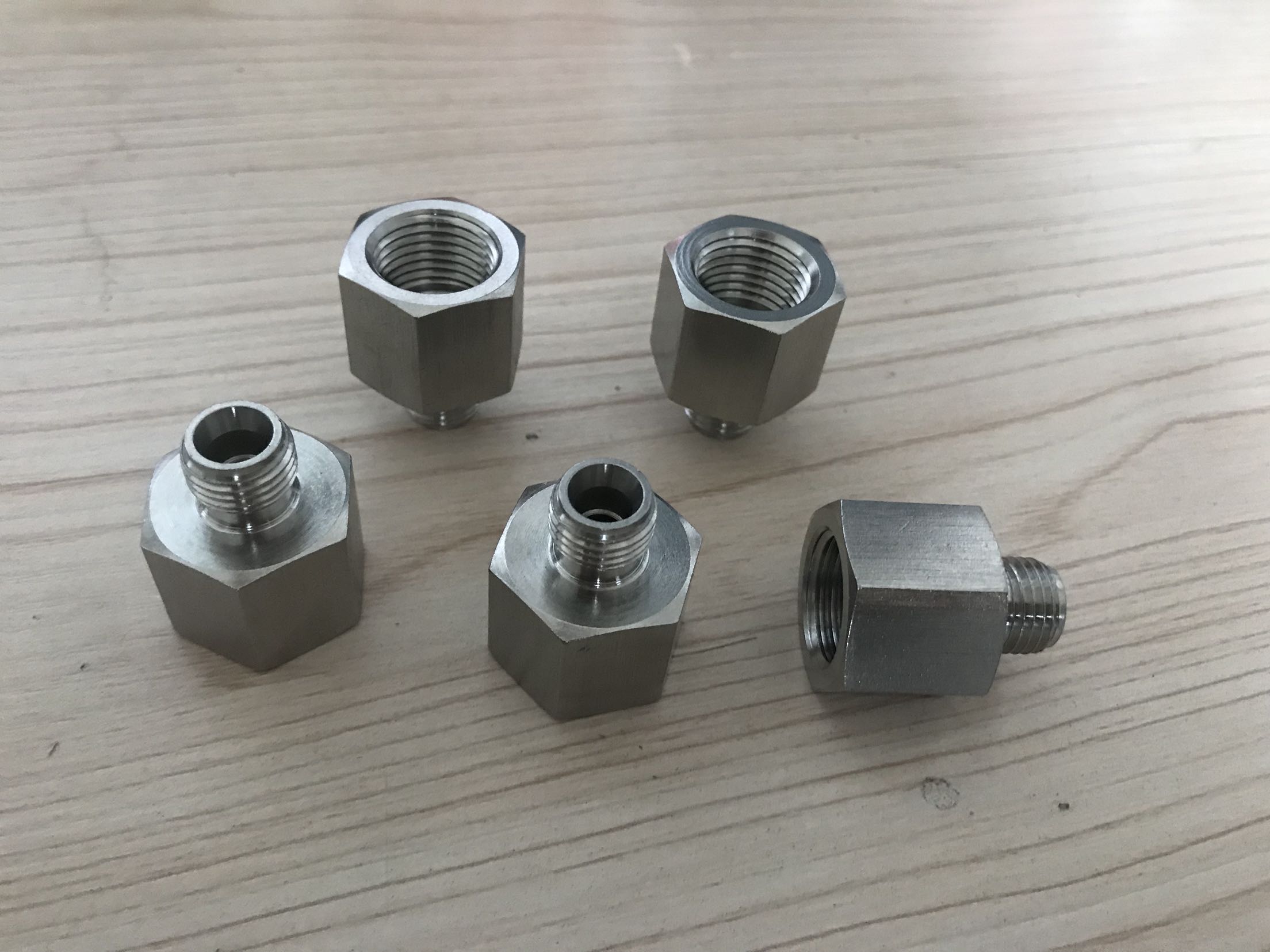 Internal thread M16 * 1 5 over-adapter stainless steel internal wire connector internal and external connection diameter connector