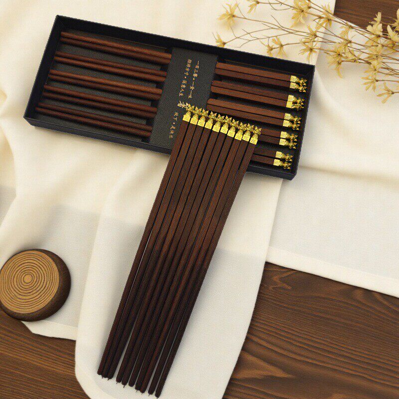 【龍の幸運】銅製の頭と金箔を施した辰年箸、白檀と鶏羽木製 – 高級家庭用およびギフトオプション