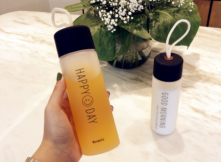 Cốc nhựa cầm tay nữ sinh viên phiên bản tiếng Hàn của chai nước sáng tạo nam Hàn Quốc dễ thương trẻ em cốc in logo tùy chỉnh bình giữ nhiệt chính hãng