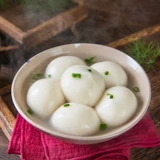 Клейкие рисовые шарики из свежего мяса Нинбо, клейкие рисовые шарики из свинины, большие клейкие рисовые шарики для гольфа, клейкие рисовые шарики из отварного свежего мяса, соленые клейкие рисовые шарики со свиной начинкой