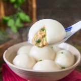 Клейкие рисовые шарики из свежего мяса Нинбо, клейкие рисовые шарики из свинины, большие клейкие рисовые шарики для гольфа, клейкие рисовые шарики из отварного свежего мяса, соленые клейкие рисовые шарики со свиной начинкой