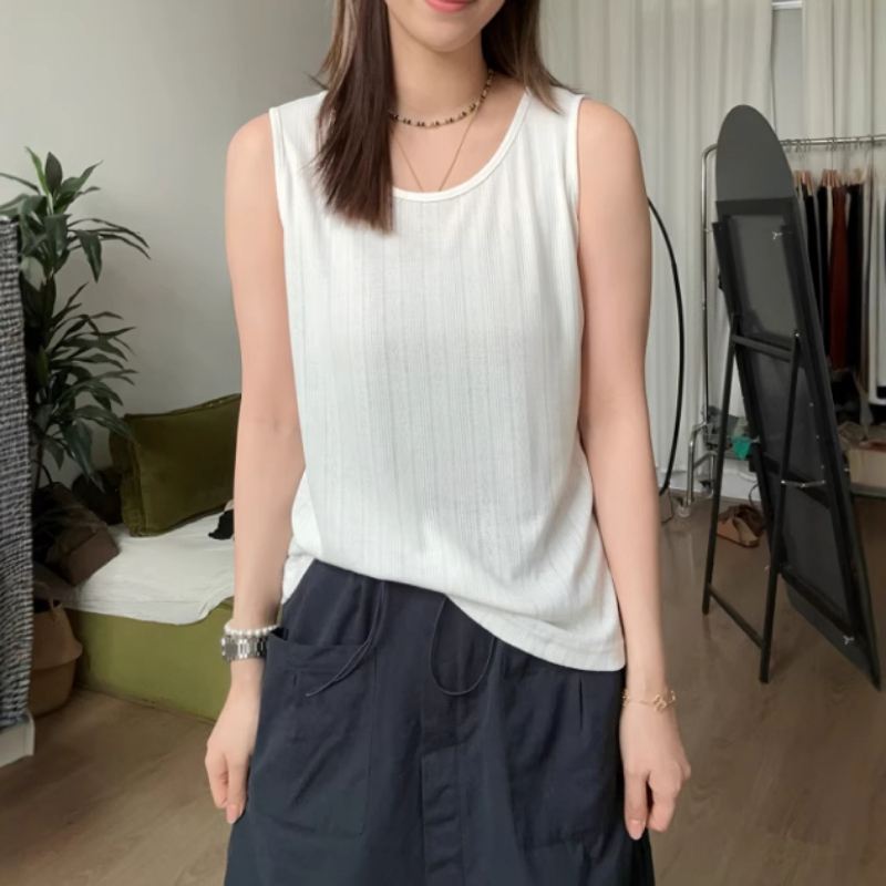 Plus-Size Loose Casual Sleeveless Camisole for Women, New Summer Style, Round Neck, Suitable for Both Inner and Outer Wear