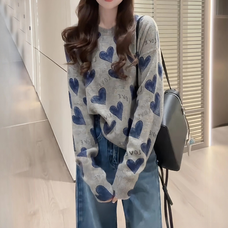 Lazy and Loose-Fitting Long-Sleeved Knit Sweater for Women, 2026 Autumn, Plus Size, Slimming, Age-Reducing, Heart Letter Top Lazy and Loose-Fitting Long-Sleeved Knit Sweater for Women, 2026 Autumn, Plus Size, Slimming, Age-Reducing, Heart Letter Top