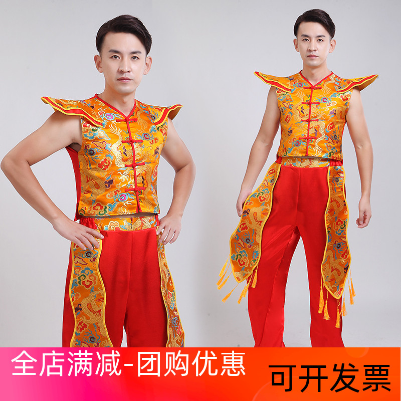 The new New Year's Day beat the drum suit for the men's costumes for the men's national dance, and the dragon and lion dance to serve the dragon boat.