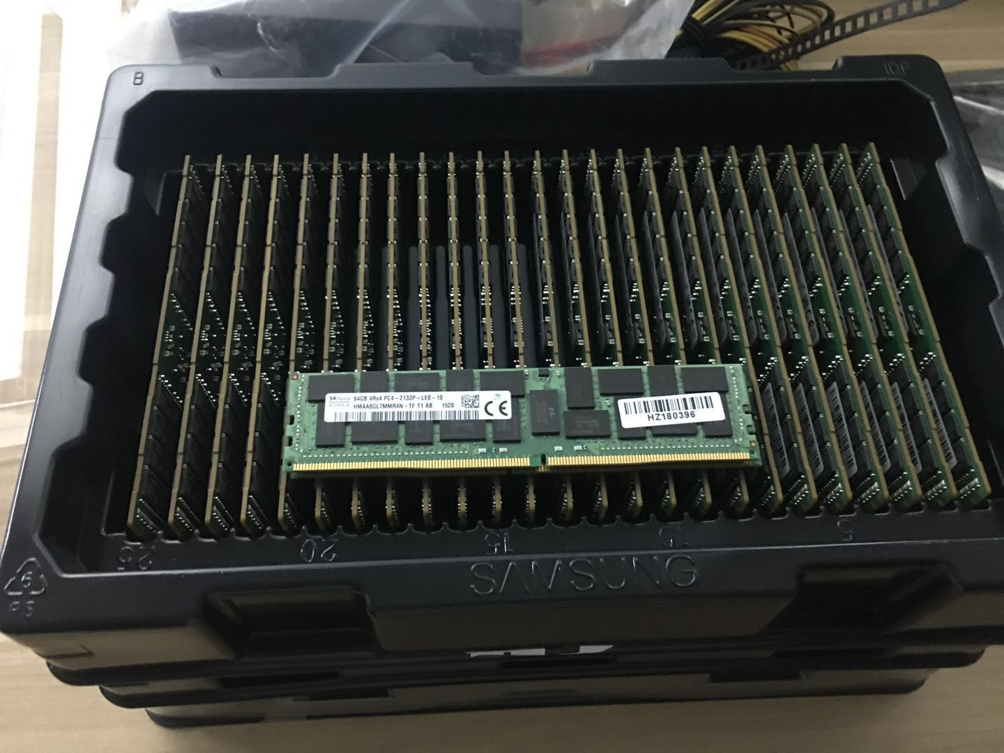 Samsung 64GB R-ECC DDR4 2133MHz frequency 4Rx4 new spot server memory bar