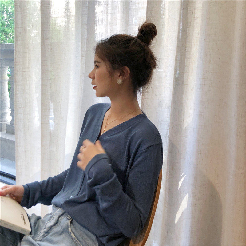 Collarbone shirt 2021 new treasure blue temperament paper man V lead long sleeve thin knitted cardiovert blouse sunscreen