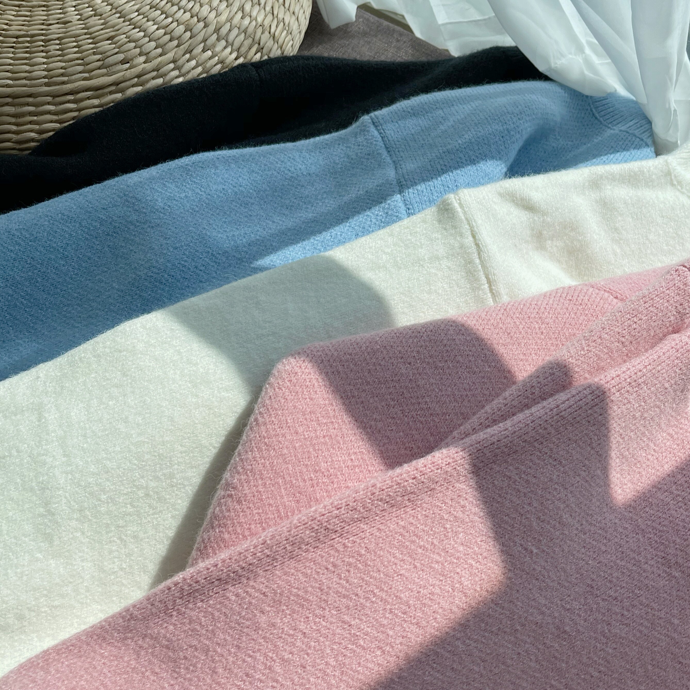 Soft milk blue sweater female sleeve wears autumn winter and Korean edition lazy wind gentle and half-collar knitting tops