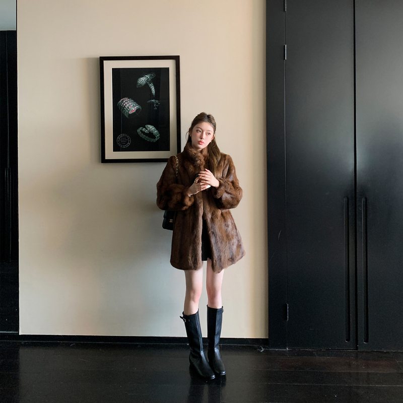 Second-Hand Imported Genuine Rabbit Fur Coat for Women, Mid-Length, Full Fur, New Winter Style, High-End Fur Coat Second-Hand Imported Genuine Rabbit Fur Coat for Women, Mid-Length, Full Fur, New Winter Style, High-End Fur Coat