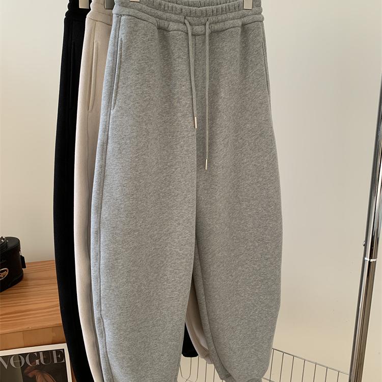 Loose Casual Gray Sweatpants for Women with a Unique Design, Patchwork Straight-Leg Fish Mouth Curved Knife Pants, Winter Fleece-Lined Jogger Pants Loose Casual Gray Sweatpants for Women with a Unique Design, Patchwork Straight-Leg Fish Mouth Curved Knife Pants, Winter Fleece-Lined Jogger Pants
