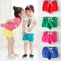 Mùa hè phong cách kẹo màu quần short trẻ em trai và gái cotton quần bé nóng quần trẻ em quần ngủ - Quần đồ cho bé gái