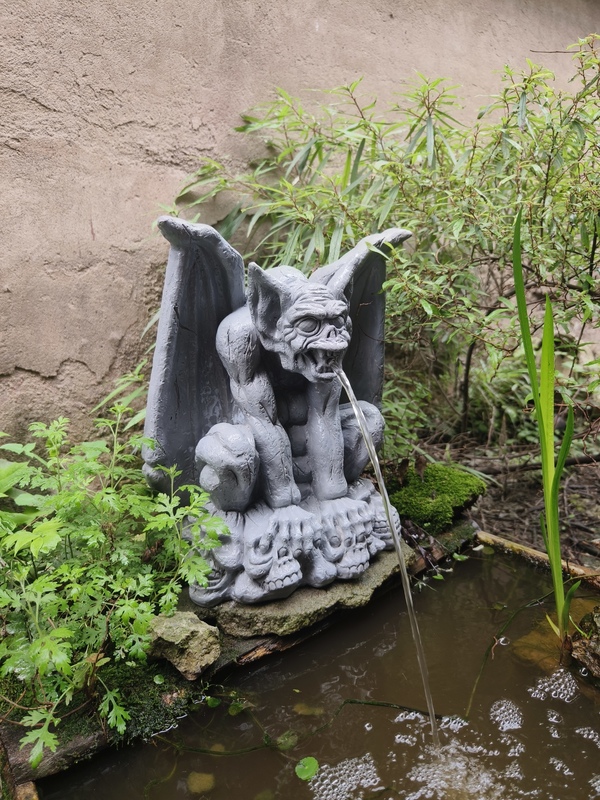 Gothic-Style Monster Gargoyle Dragon Horse Beast Ornament Halloween Bar Ktv Decoration Haunted House Escape Room Prop Gothic-Style Monster Gargoyle Dragon Horse Beast Ornament Halloween Bar Ktv Decoration Haunted House Escape Room Prop