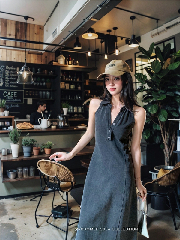 Vintage Halter Neck Denim Polo Dress Sleeveless Dress 2026 New Style Women's Summer Elegant High-Waisted V-Neck Long Dress