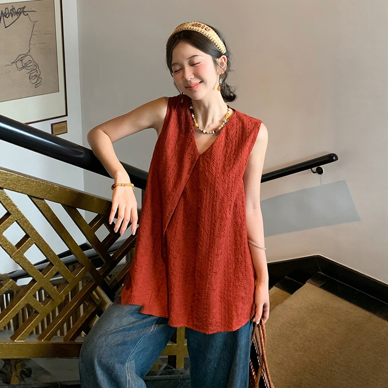 Retro Hong Kong Style V-Neck Red Sleeveless Vest Shirt for Women 2026 Summer New Design Loose and Age-Reducing Top