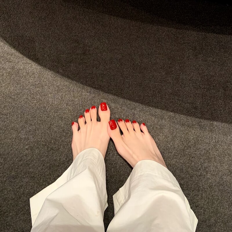 Purely Handmade Phototherapy Nail Products, Toenail Nail Art Stickers, Solid Color Cat Eye Nail Art, Red Toenails That Make the Skin Look Fairer
