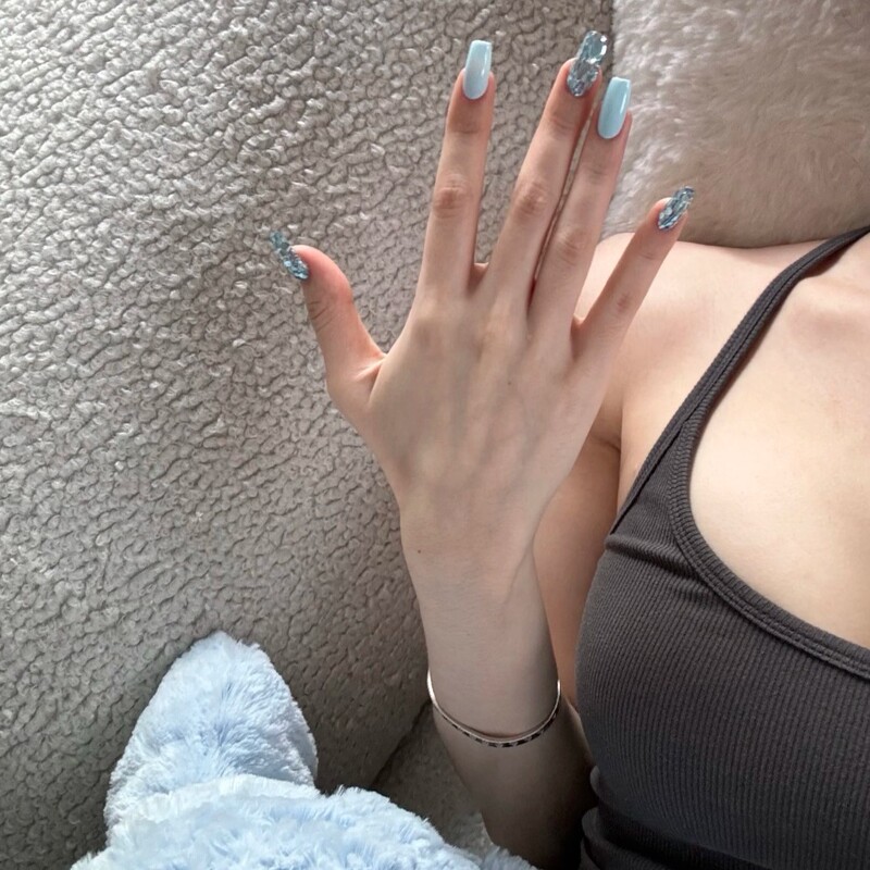High-End Sparkling Blue Sequins with Contrasting Colors and Color-Blocking, Brightening Blue, Handmade Wearable Nail Art, Removable Finished Product