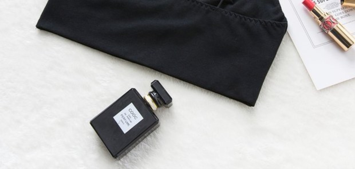 Mùa hè treo cổ quấn ngực ống nữ hàng đầu châu Âu và Mỹ thời trang cotton đen vai mỏng dây đeo đẹp lưng không dây thép áo lót nữ quần áo lót