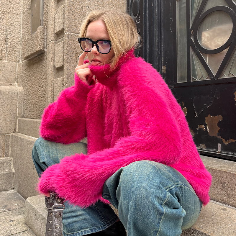 Sourplum "Fuxia" Pink Large Lapel Faux Mink Pink Loose Sweater, Skin-Friendly and Non-Shedding Sourplum "Fuxia" Pink Large Lapel Faux Mink Pink Loose Sweater, Skin-Friendly and Non-Shedding
