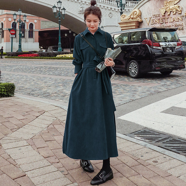 Dark green corduroy long-sleeved dress women's 2023 spring and autumn new French style waist slimming bellflower long skirt