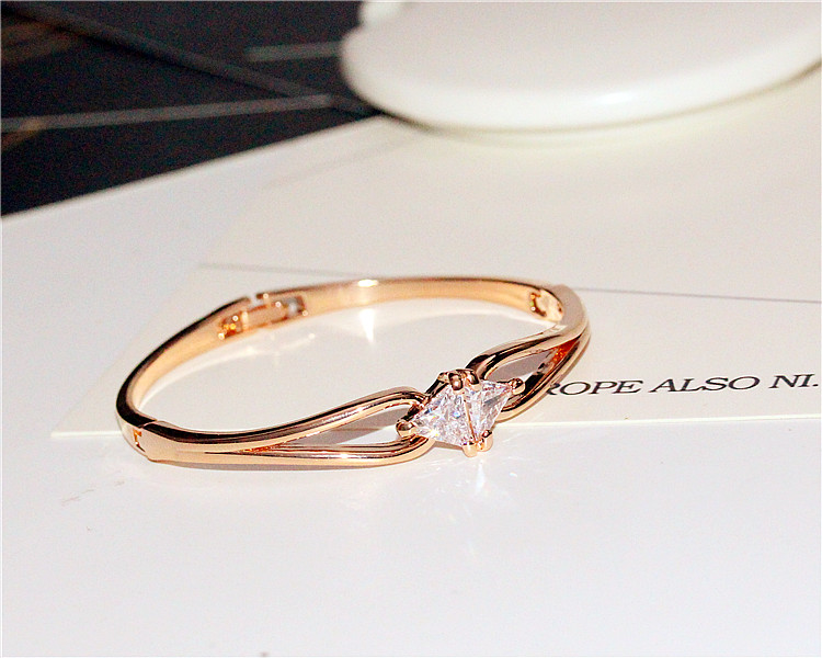 Vòng đeo tay kim cương Hàn Quốc Hàn Quốc zircon Châu Âu và Mỹ Thời trang đơn giản Thời trang Hoa hồng Vòng đeo tay nữ Vàng vòng vàng 18k