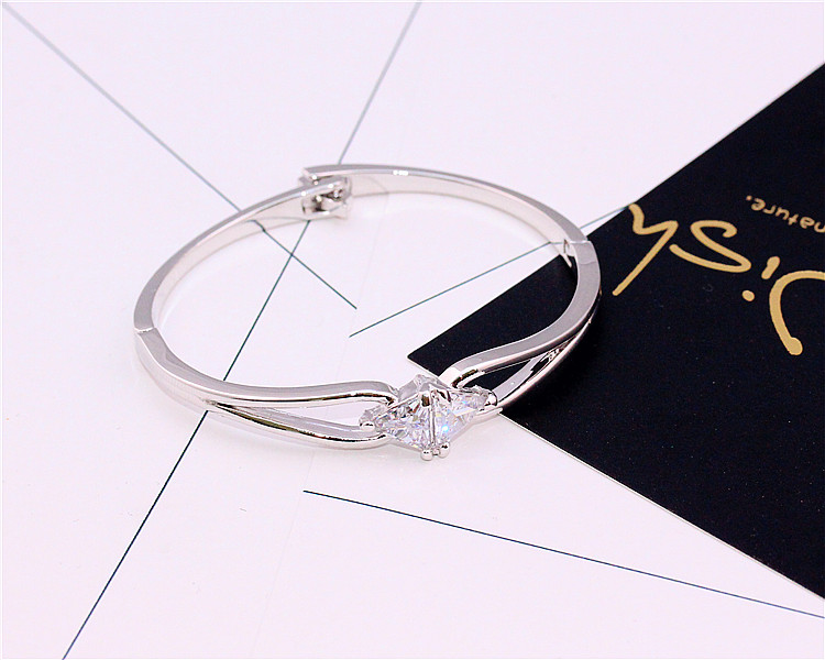 Vòng đeo tay kim cương Hàn Quốc Hàn Quốc zircon Châu Âu và Mỹ Thời trang đơn giản Thời trang Hoa hồng Vòng đeo tay nữ Vàng vòng vàng 18k