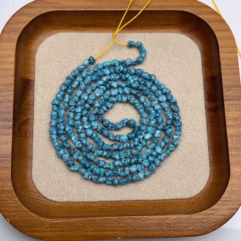 Haze Blue, Irregularly Shaped Strand, Raw Turquoise Without Optimization, Can Be Wrapped Around the Hand Four Times, Diameter Approximately 3cm, Weight 9.1 Grams Haze Blue, Irregularly Shaped Strand, Raw Turquoise Without Optimization, Can Be Wrapped Around the Hand Four Times, Diameter Approximately 3cm, Weight 9.1 Grams