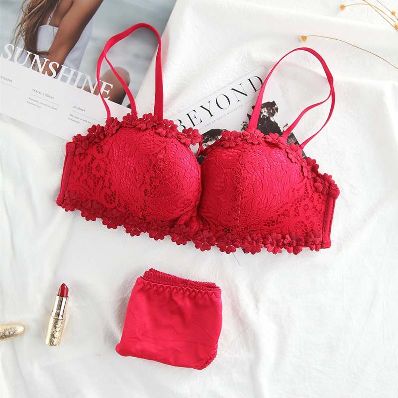 Các beautys tuổi teen back-to-back áo ngực đã được chào hàng trong một ren áo ngực sexy bộ chéo vai đồ lót thép-miễn phí.