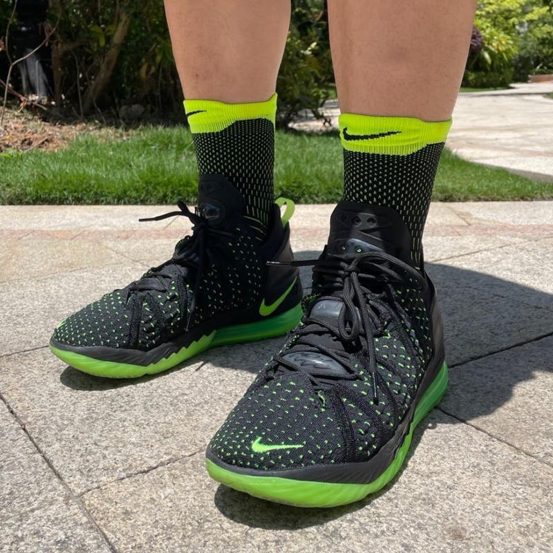 Nike Lebron 18 Men's Black, Green and White Versatile Round-Toe Lace-Up Low-Top Practical Basketball Shoes Cq9284-005