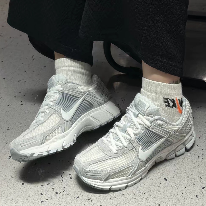 Nike Zoom Vomero 5 Pure Platinum Women's White and Gray Low-Top Running Shoes Hq0458-001