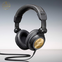 German Ultrasone Extreme to Signature Master wearing a wire listening to HIFI headphones