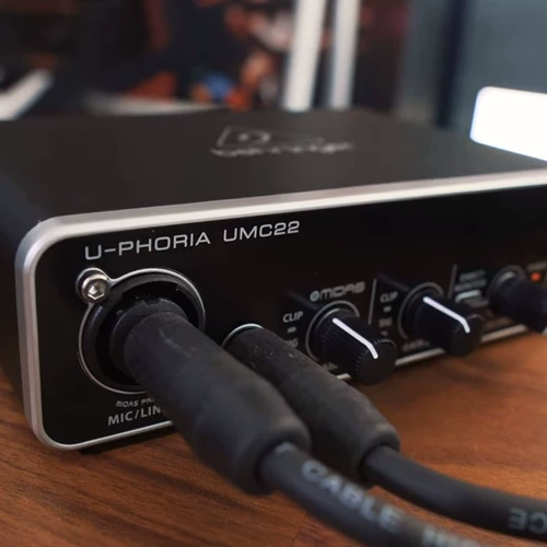 Behringer Belling UMC22 Live Recording Set внешняя USB -звуковая карта Мобильные компьютеры общие UM2