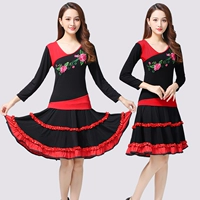 Красный лонгслив, с вышивкой