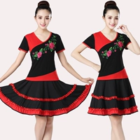 Вышитый красный топ + две красные юбки с большим подол