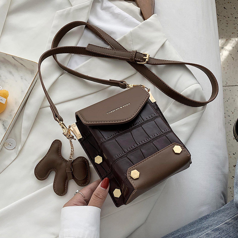 French counter ITCFASHONK retro small bag women 2021 new messenger bag texture shoulder mobile phone bag