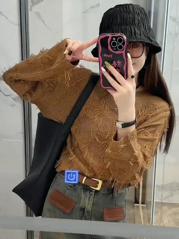 Early Autumn Tassel Hollow-Out Long-Sleeve Knit Top for Women, Round Neck, New Stylish and Trendy Design, Versatile Top for Petite Figures