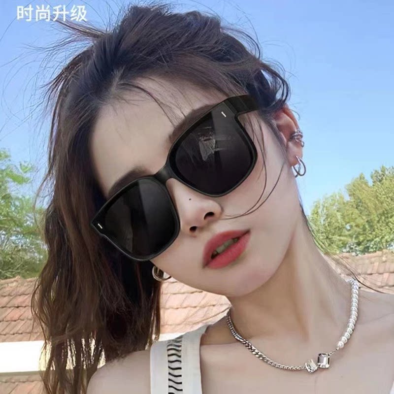 欣欣依然眼镜