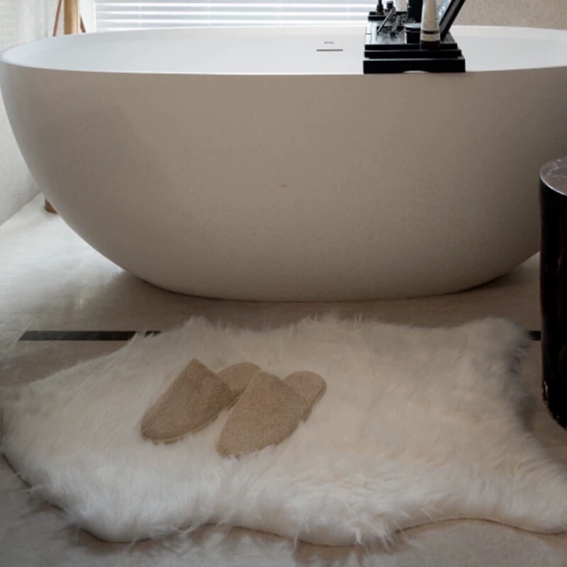Modern Light Luxury Model Room Hotel Bathroom Bathtub Floor Mat Rabbit Fur Blanket Leather Slippers Combination Decorative Ornaments Modern Light Luxury Model Room Hotel Bathroom Bathtub Floor Mat Rabbit Fur Blanket Leather Slippers Combination Decorative Ornaments